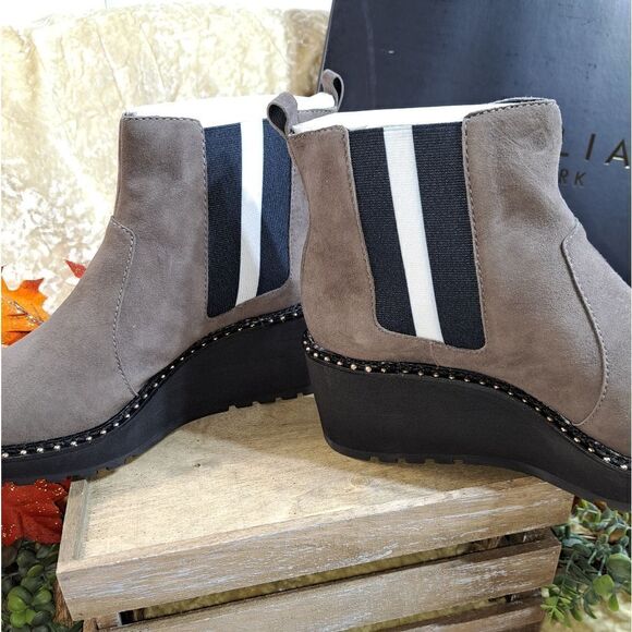 Cecelia Leather Gemma Ankle Studded  Boots several colors to choose from - Picture 12 of 16